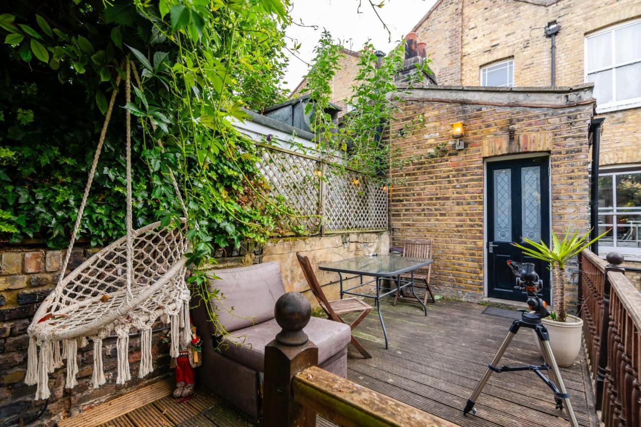 Double Room W/Projector & Garden Hot Tub Londra Dış mekan fotoğraf