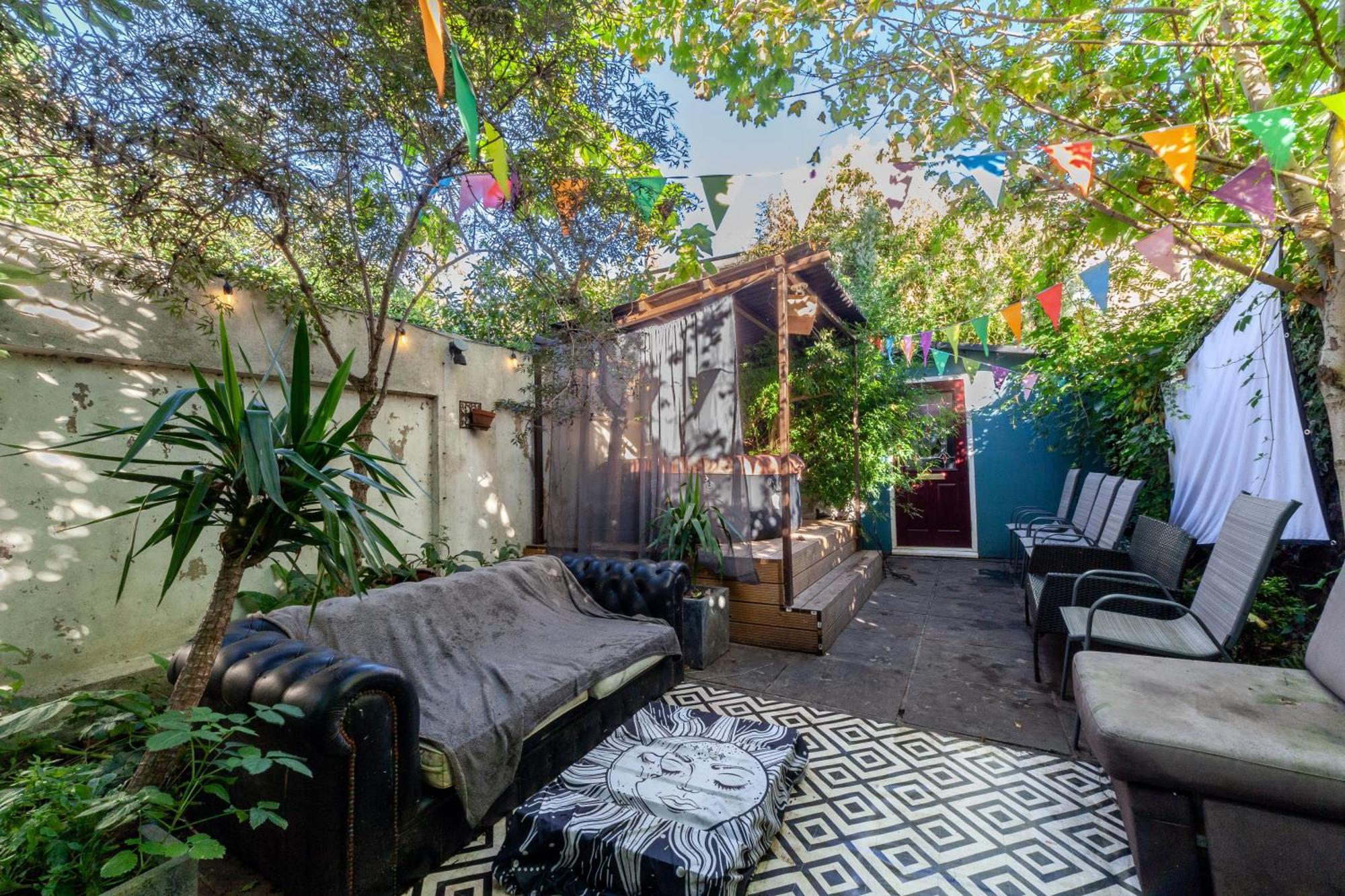 Double Room W/Projector & Garden Hot Tub Londra Dış mekan fotoğraf